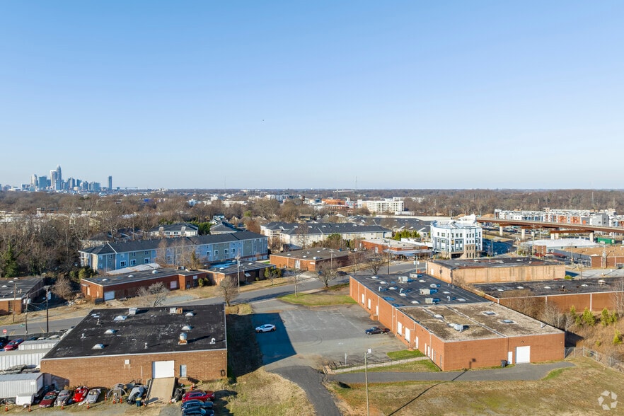 More Photos Of 619-627 Anderson St, Charlotte Light Distribution For Lease