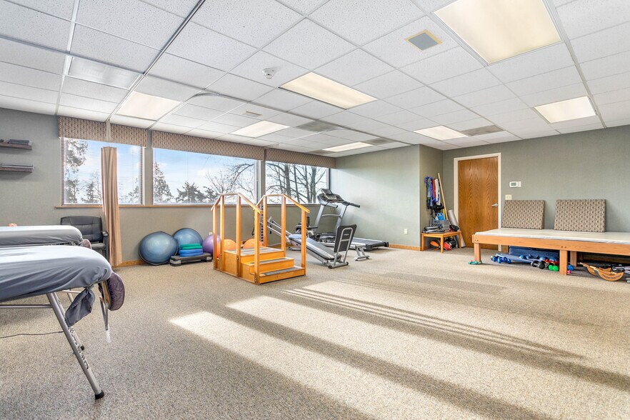 More Photos Of 8097 Harborview Rd, Blaine Office For Lease