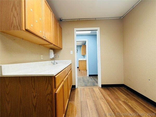 More Photos Of 1002 E Cherry St, Cushing Medical For Sale