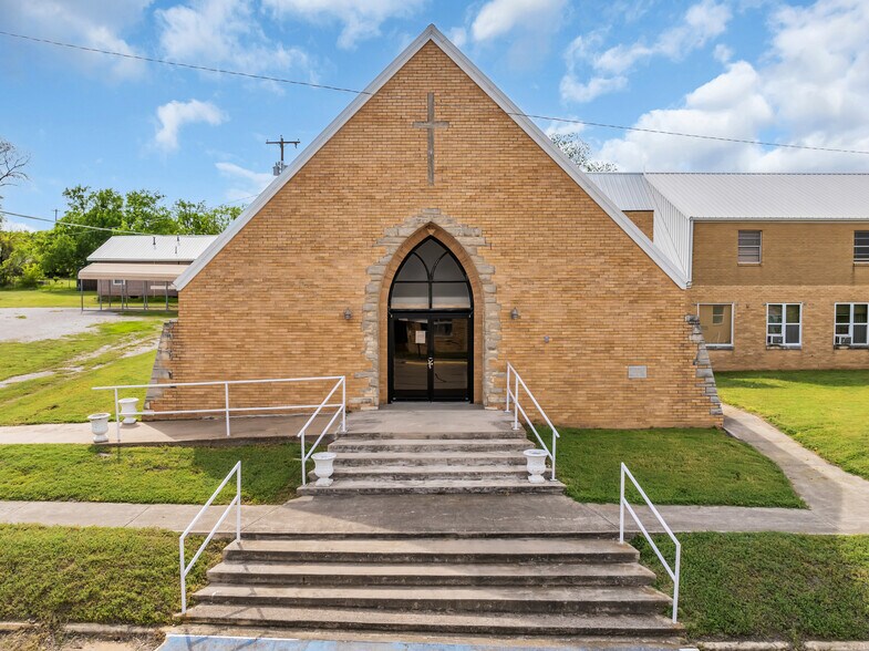 More Photos Of 727 4th St, Healdton Religious Facility For Sale