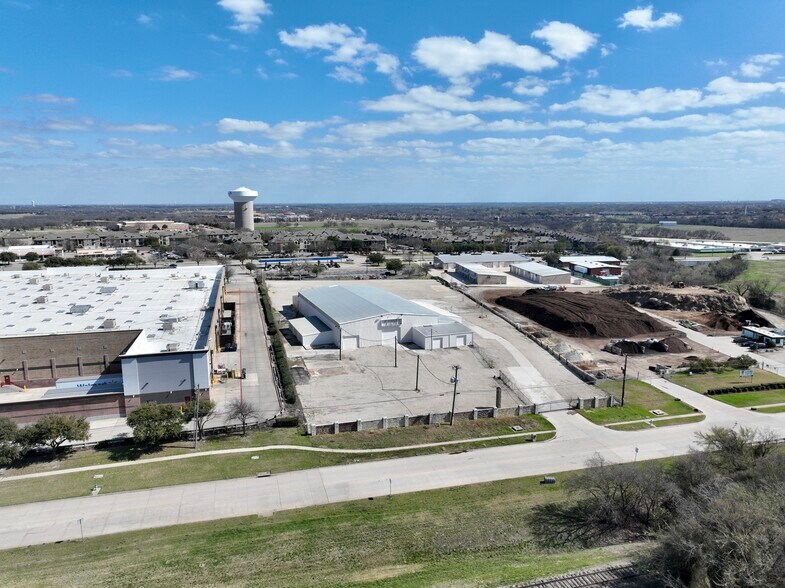 More Photos Of 6000 Split Trail Rd, Plano Warehouse For Lease