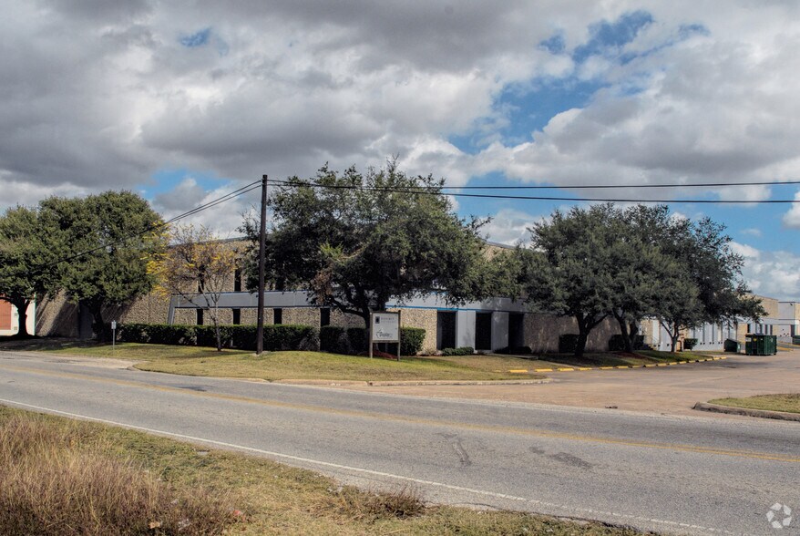 More Photos Of 3434-3446 Lang Rd, Houston Manufacturing For Lease