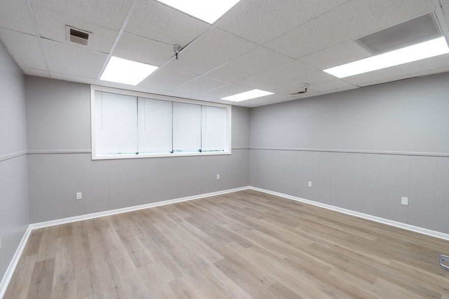 More Photos Of 1379 McDow Dr, Rock Hill Warehouse For Lease