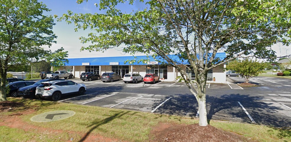 Primary Photo Of 136 Stutts Rd, Mooresville Freestanding For Lease