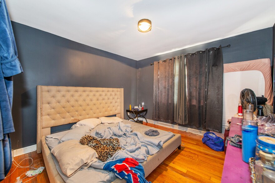 More Photos Of 237 Adams St, Newark Office For Sale