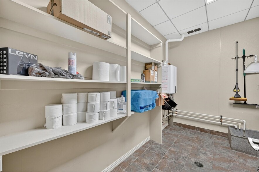 More Photos Of 6200 Stone Hill Farms Pky, Flower Mound Loft Creative Space For Lease