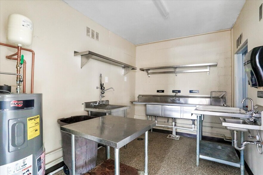 More Photos Of 12621 National Pike, Clear Spring Restaurant For Sale