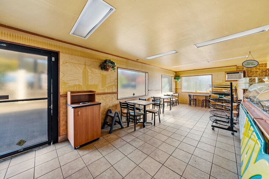 More Photos Of 21823 Highway 62, Shady Cove Storefront For Lease