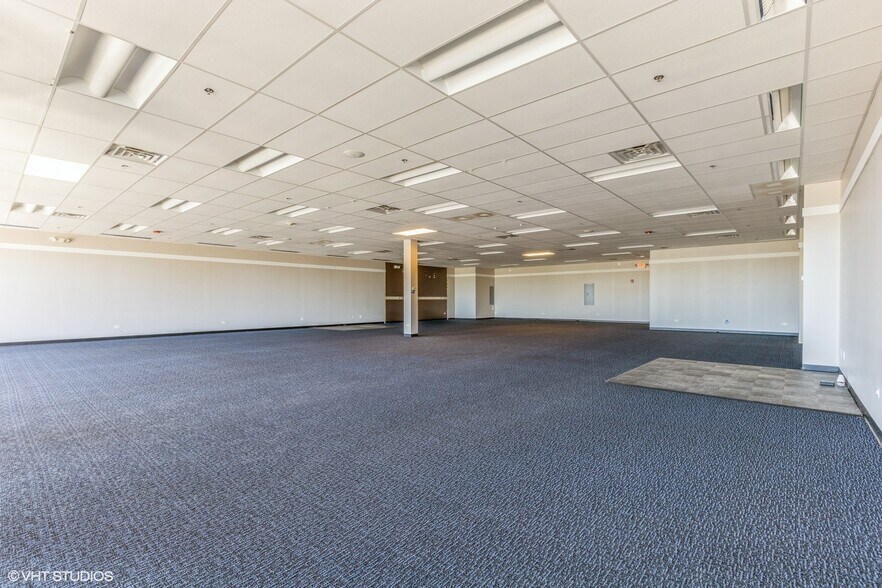 More Photos Of 1852-1866 Towne Centre Dr, North Aurora General Retail For Lease