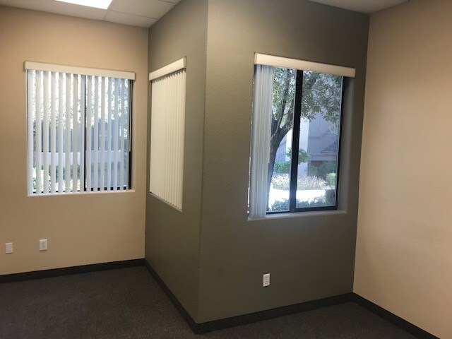 More Photos Of 8883 W Flamingo Rd, Las Vegas Office For Sale