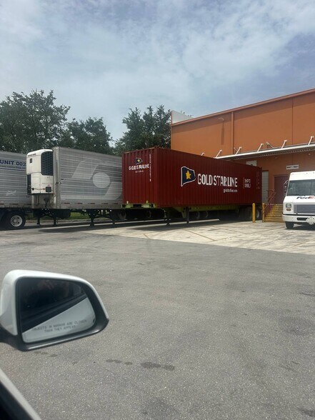 More Photos Of 9601-9667 NW 33rd St, Miami Service For Lease