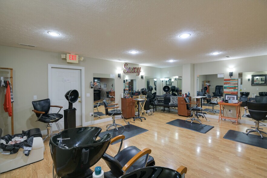 More Photos Of 2533 Highway 41A S, Shelbyville Showroom For Sale