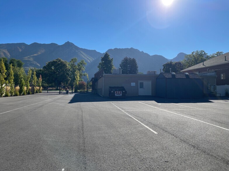 More Photos Of 62 S Main St, Alpine Freestanding For Lease