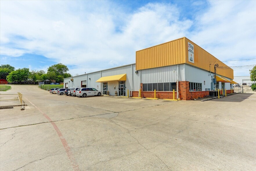 More Photos Of 10630 Joseph Clayton Dr, Austin Service For Lease