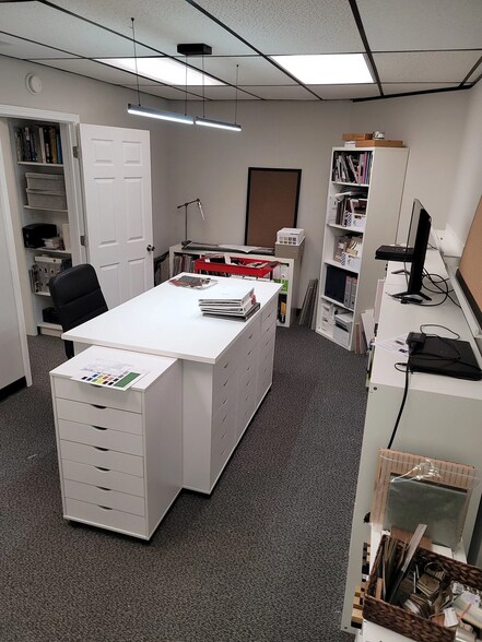 More Photos Of 120 Commerce Cir, Fayetteville Office For Sale