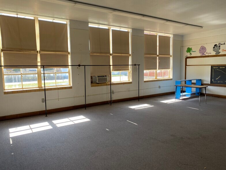More Photos Of 719 S Fayette St, Washington Court House Flex For Sale