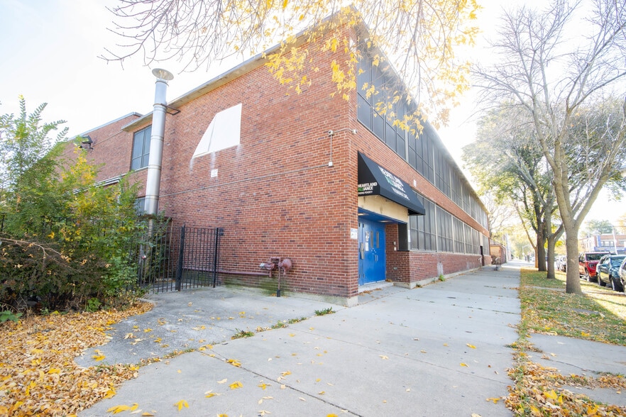 More Photos Of 819 & 831-847 N Leamington Ave, Chicago Schools For Sale
