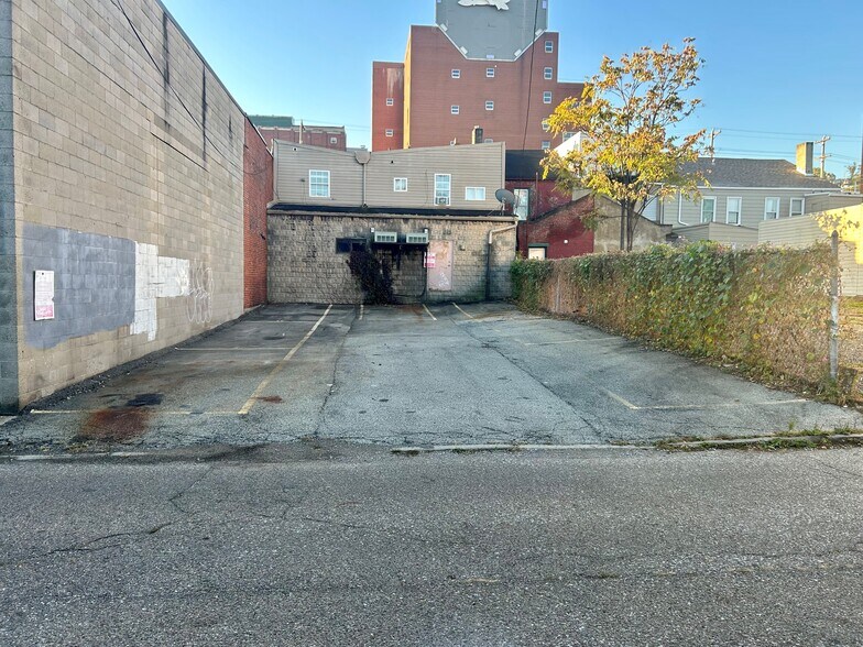 More Photos Of 2125 Jane St, Pittsburgh Warehouse For Lease