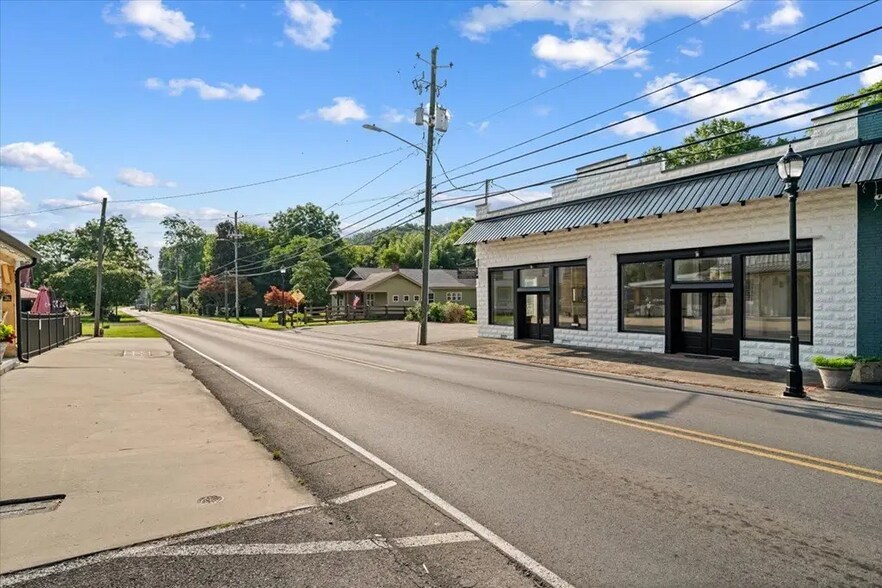 More Photos Of 313 Wolfe St, Cohutta Office For Sale