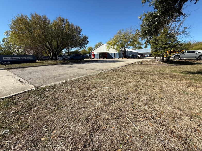 More Photos Of 1910 S Interstate 35, San Marcos Manufacturing For Sale