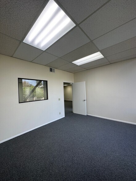 More Photos Of 2340 Plaza Del Amo, Torrance Office For Lease