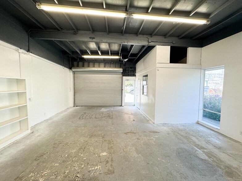 More Photos Of 158 Hamilton Dr, Novato Warehouse For Lease