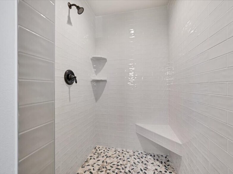 More Photos Of 2719 Post Oak Rd, Webberville Specialty For Lease