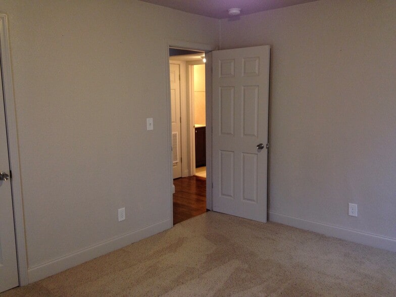 More Photos Of 214 Randolph St, Atlanta Apartments For Sale