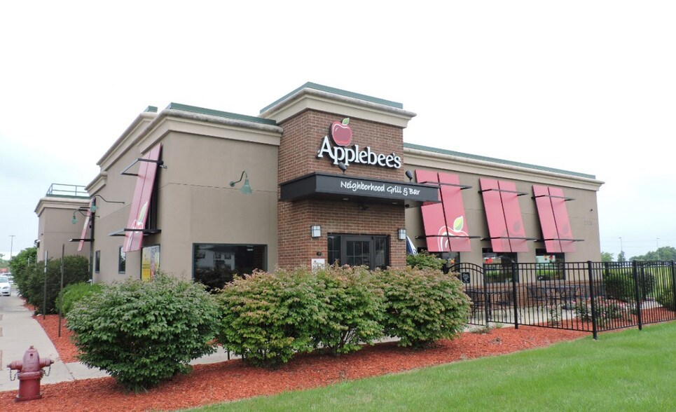 More Photos Of 2126 Gateway Ctr, Belvidere General Retail For Sale