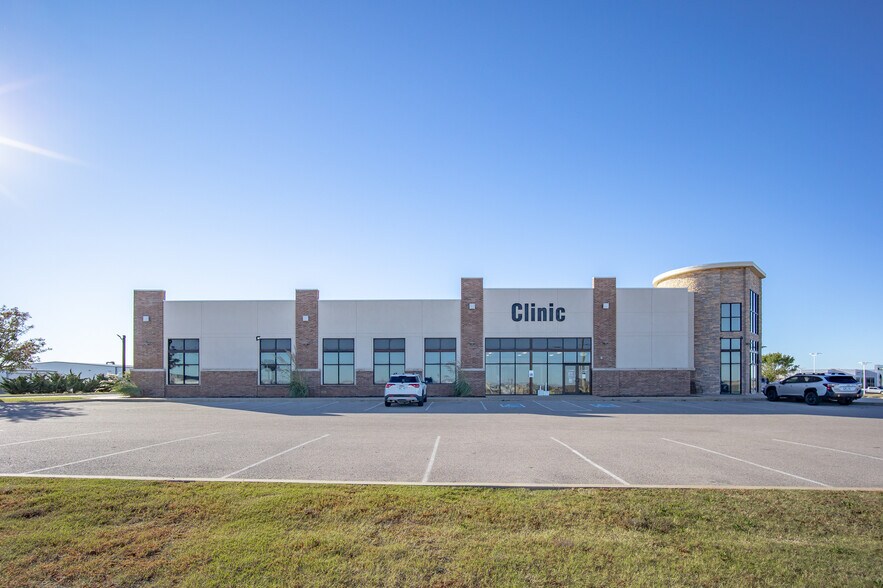 More Photos Of 4200 Carriage Way, Weatherford Medical For Lease