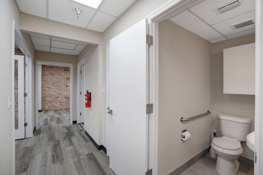 More Photos Of 1717 2nd St, Sarasota Office For Lease