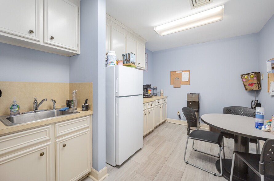 More Photos Of 4523 Park Rd, Charlotte Office For Sale