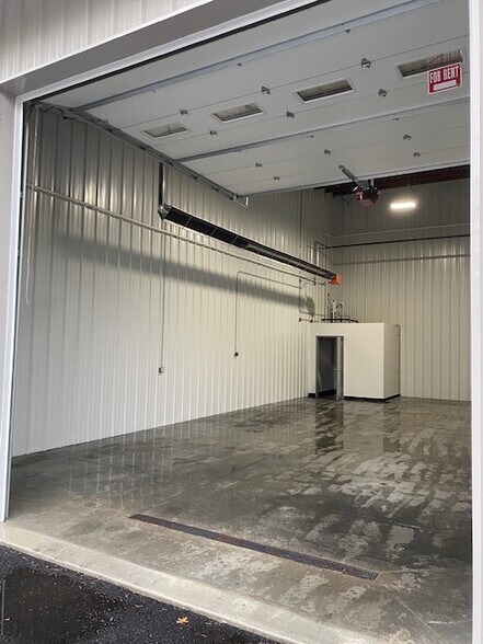 More Photos Of 881 Massachusetts Ave, Boxborough Industrial For Lease