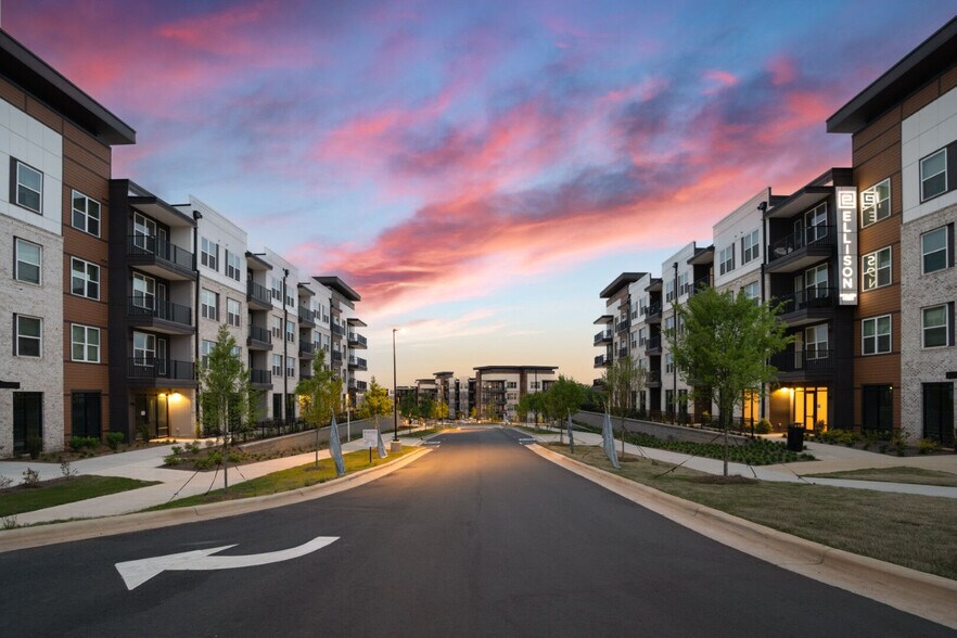 More Photos Of 930 W Mallard Creek Church Rd, Charlotte Apartments For Lease