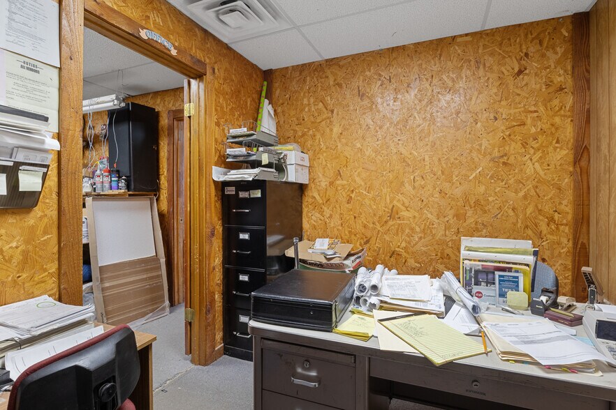 More Photos Of 1202 N Jefferson Ave, Mount Pleasant Specialty For Sale