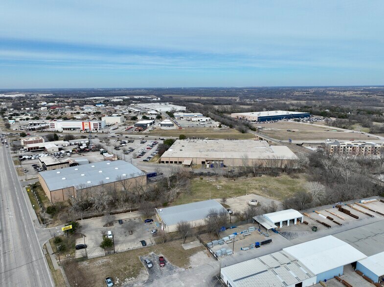 More Photos Of 902 N McDonald St, McKinney Industrial For Lease