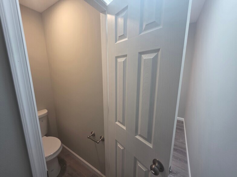 More Photos Of 413-417 Frelinghuysen Ave, Newark Light Distribution For Sale