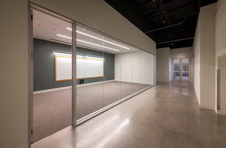 More Photos Of 150 Industrial Rd, San Carlos Flex For Sale