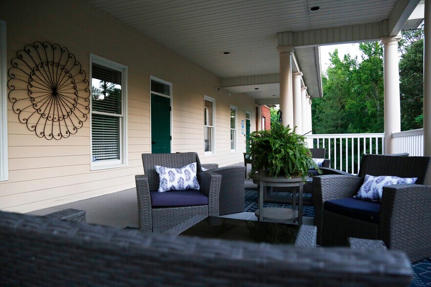 More Photos Of 590 W Crossville Rd, Roswell Coworking Space