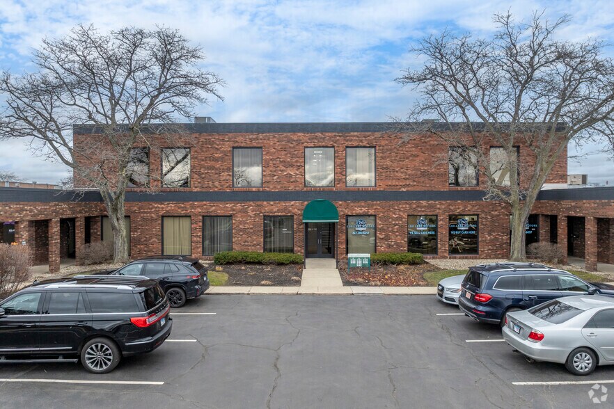 More Photos Of 3150-3210 Doolittle Dr, Northbrook Light Distribution For Sale