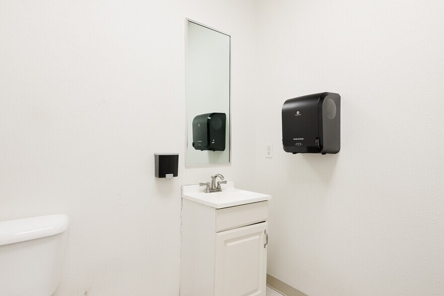 More Photos Of 700 W Sioux Rd, Pharr Warehouse For Sale