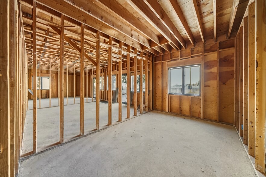 More Photos Of 189 Arden Dr, Belgrade Industrial For Lease