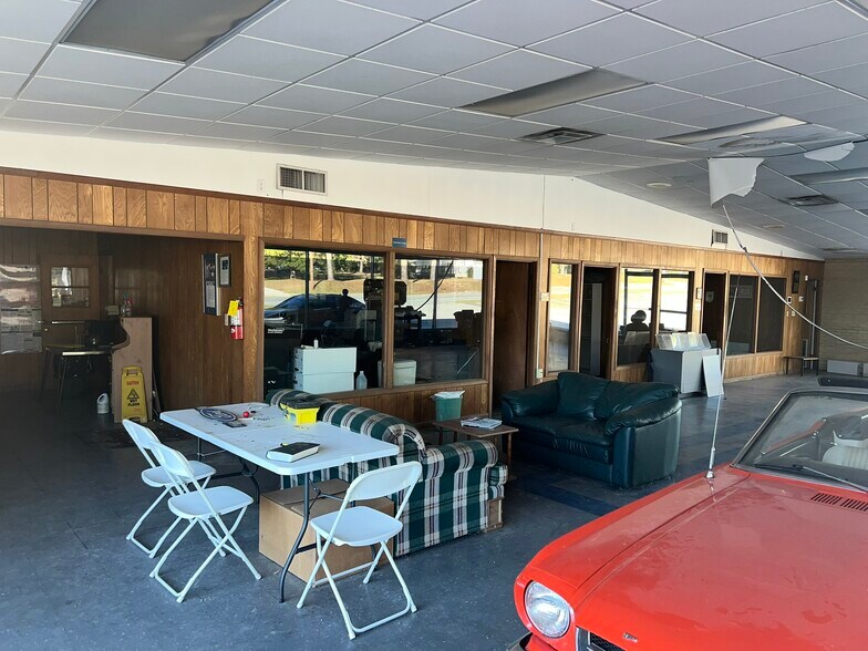 More Photos Of 757 North St, Ashburn Auto Dealership For Sale