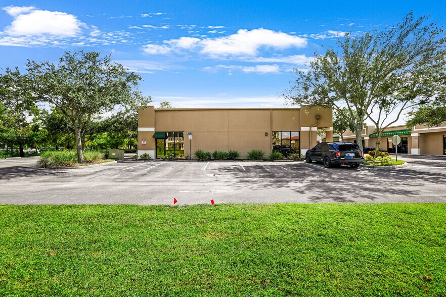 More Photos Of 8991 Daniels Center Dr, Fort Myers Medical For Sale