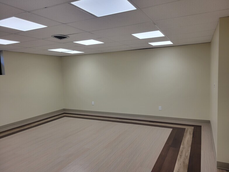 More Photos Of 160 Commack Rd, Commack Medical For Lease