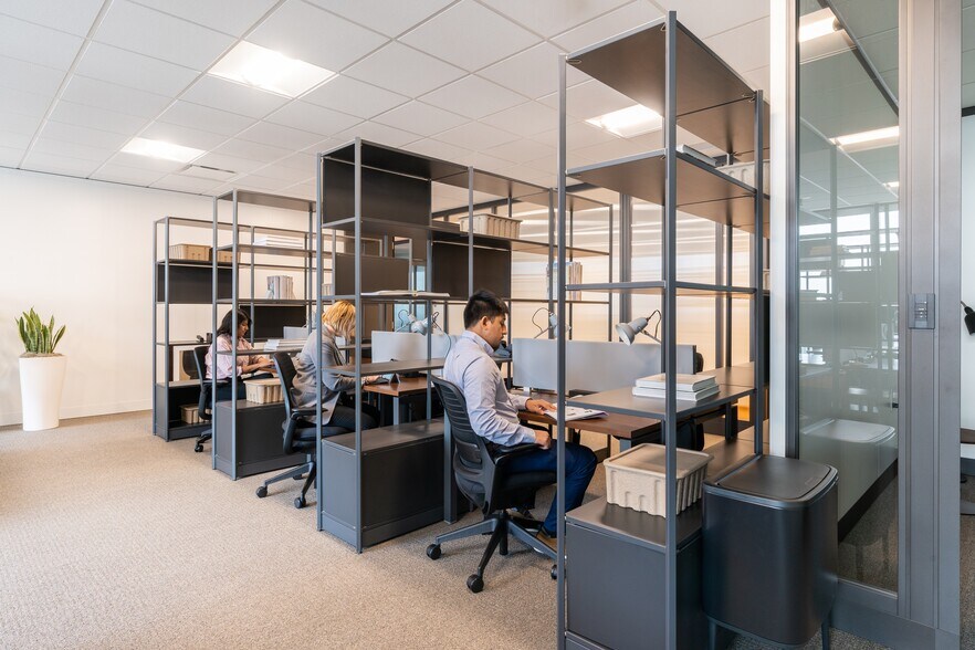 More Photos Of 110 N Wacker Dr, Chicago Coworking Space