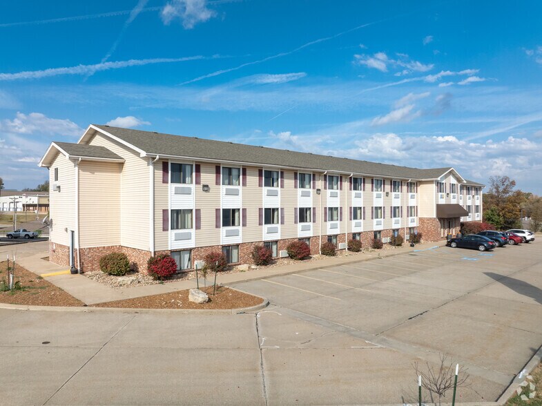 Primary Photo Of 1710 Jefferson St, Jefferson City Hotel For Sale