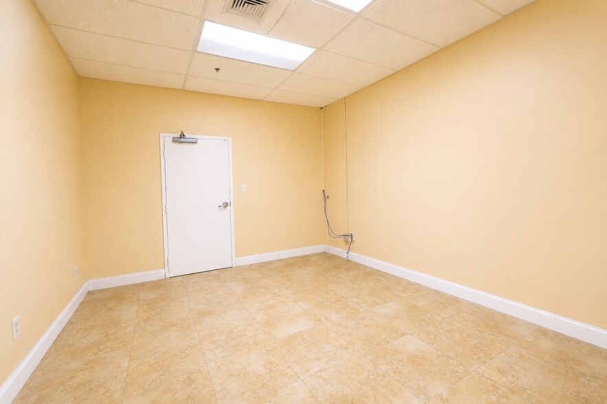 More Photos Of 20841 Johnson St, Pembroke Pines Warehouse For Lease