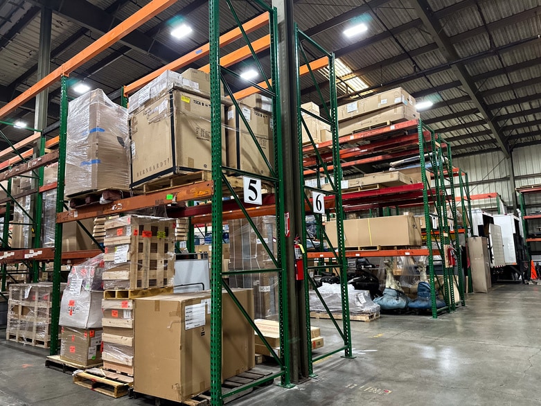More Photos Of 2312 Kamehameha Hwy, Honolulu Warehouse For Lease