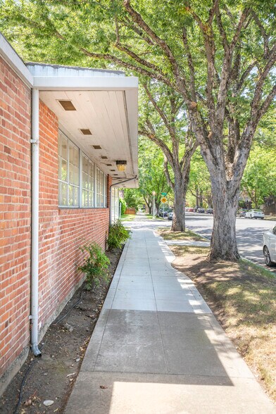 More Photos Of 1829 22nd St, Sacramento Warehouse For Lease